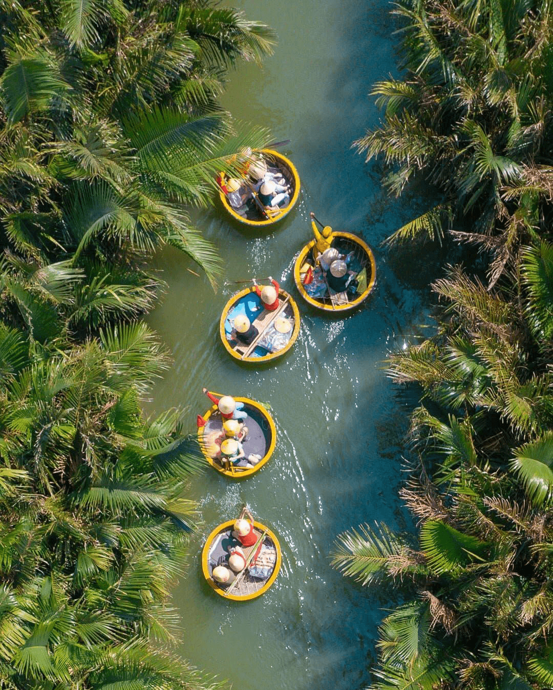 המפורסמות – חוויה של פעם בחיים בין התעלות (Boats Basket)סירות